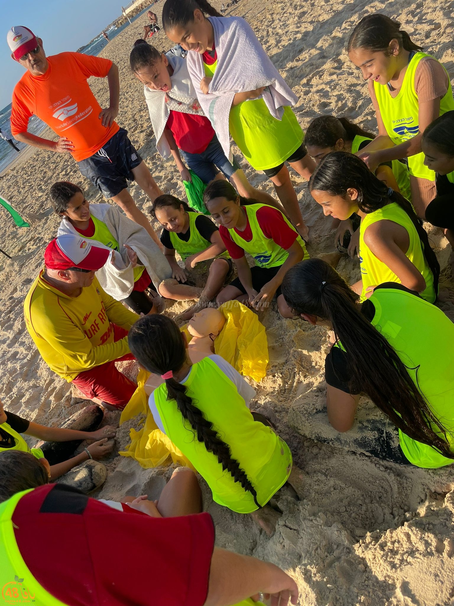  يافا: مركز دافيس لويس يختتم دورة الانقاذ البحري للفتيات